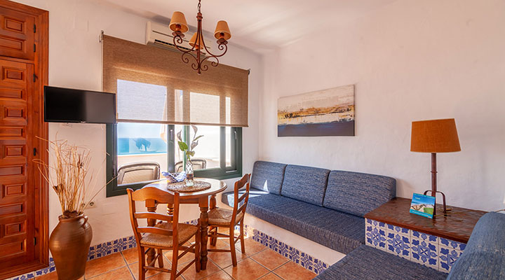 Apartamento con Terraza Privada - Apartamentos Los Cantiles