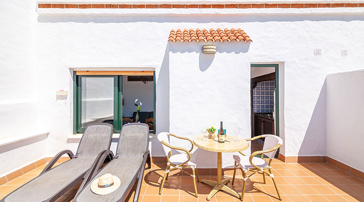 Apartamento con Terraza Privada - Apartamentos Los Cantiles