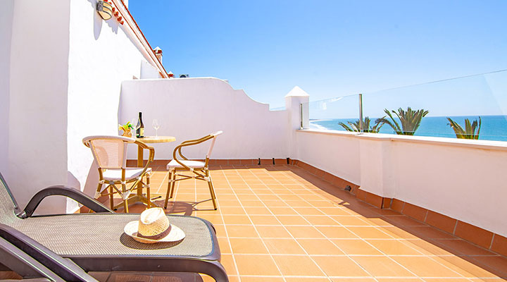 Apartamento con Terraza Privada - Apartamentos Los Cantiles