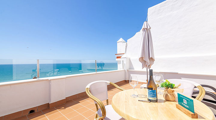 Apartamento con Terraza Privada - Apartamentos Los Cantiles