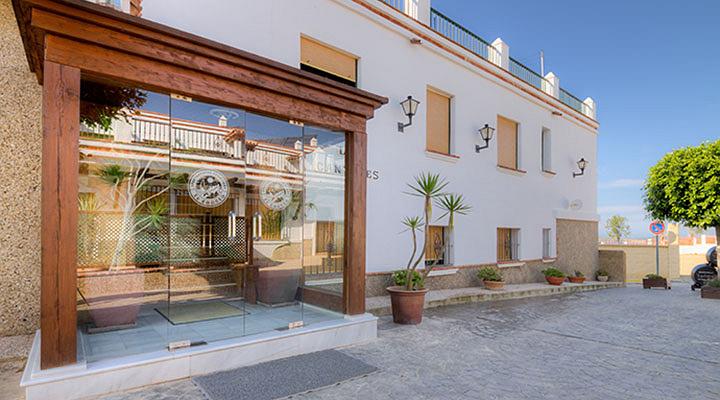 Apartamento con Terraza Privada - Apartamentos Los Cantiles