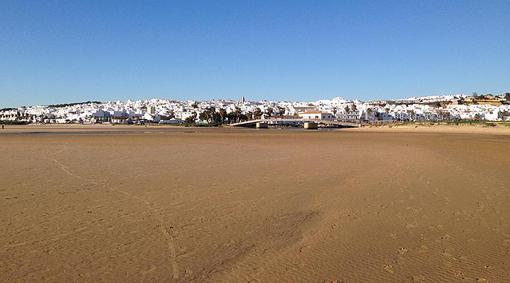 Conil Pueblo desde la Playa - El Roqueo (Conil)