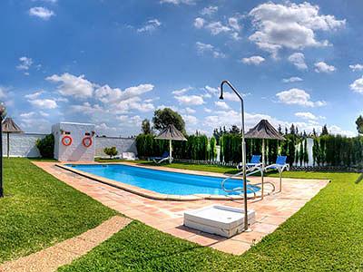 Piscina en Casa de Campo - Alojamientos El Roqueo