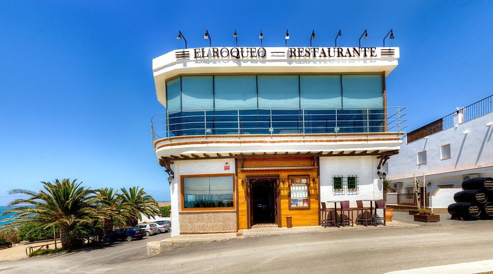 Vista exterior lateral - Restaurante El Roqueo (Conil)